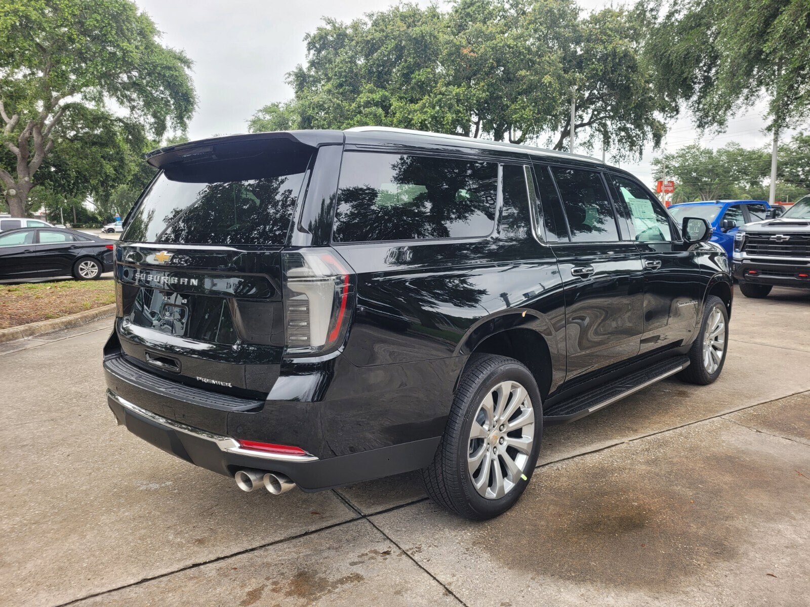 2025 Chevrolet Suburban Premier - Photo 8