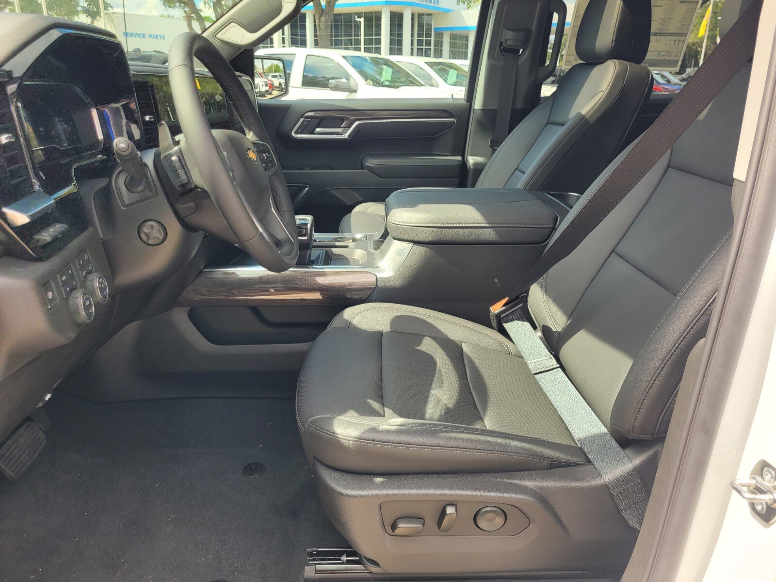2025 Chevrolet Silverado 1500 LTZ - Photo 26