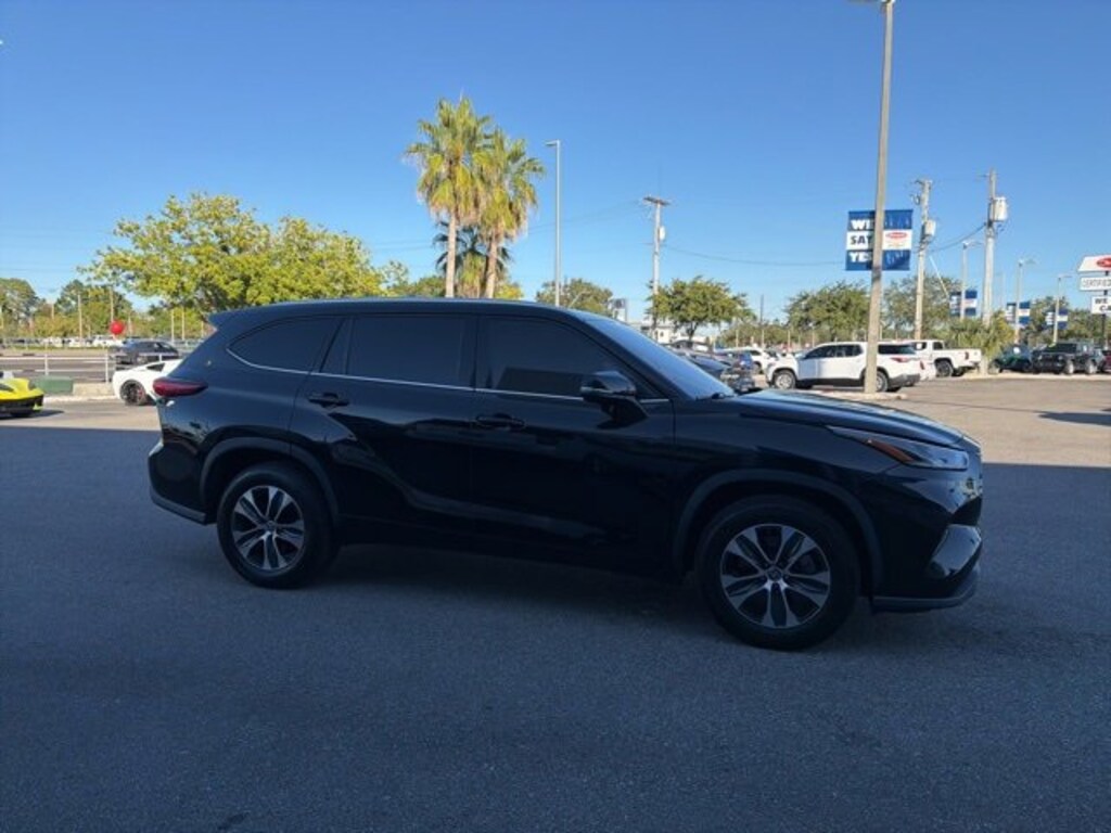 Used 2021 Toyota Highlander XLE SUV