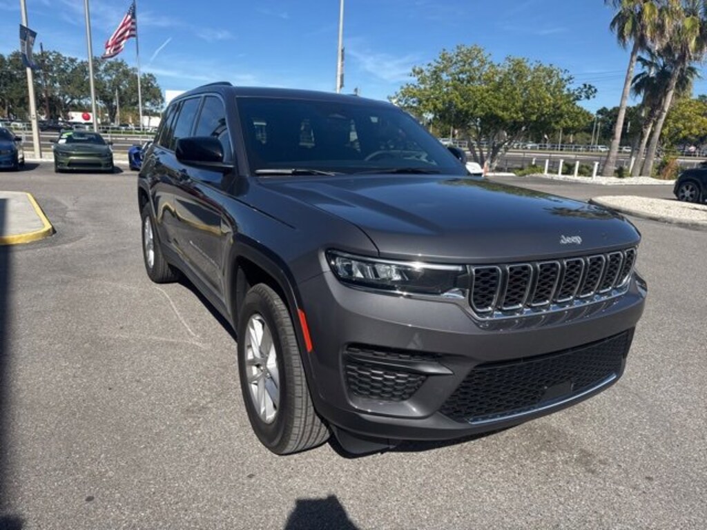 Used 2025 Jeep Grand Cherokee Laredo SUV