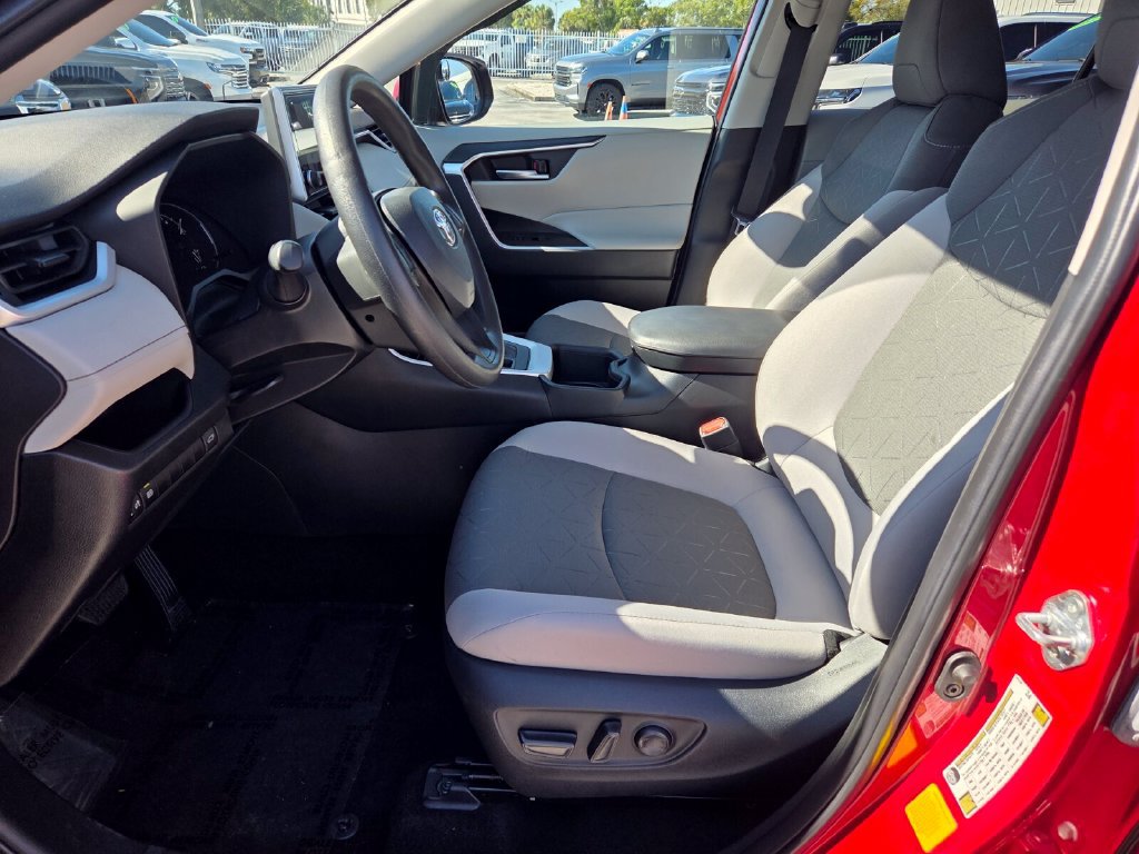 Used 2025 Toyota RAV4 XLE SUV