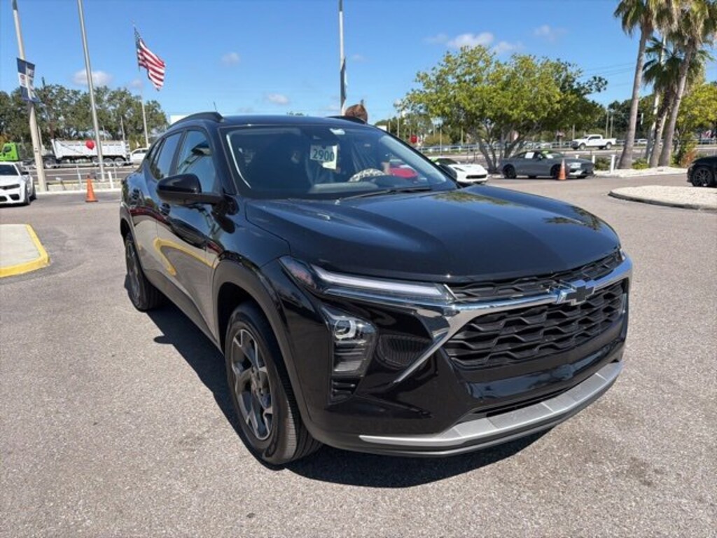 Used 2025 Chevrolet Trax LT SUV