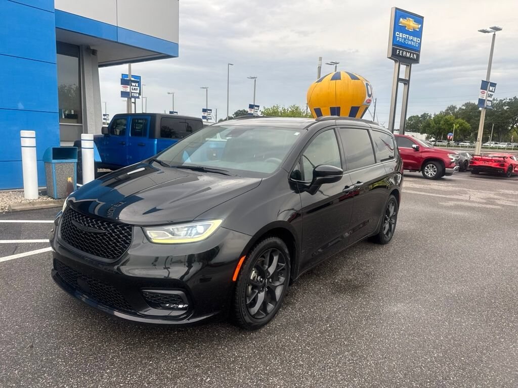 Used 2022 Chrysler Pacifica Touring L Van Passenger Van