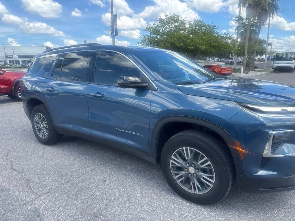 Used 2024 Chevrolet Traverse LT SUV