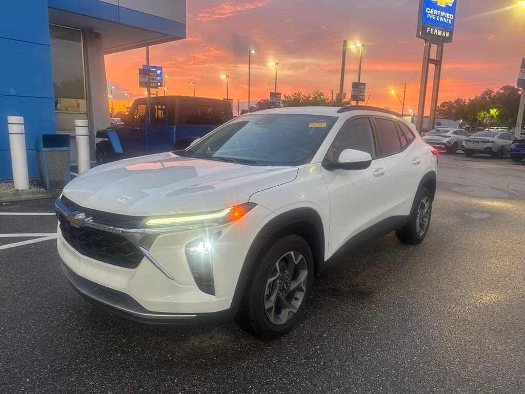 Used 2025 Chevrolet Trax LT SUV