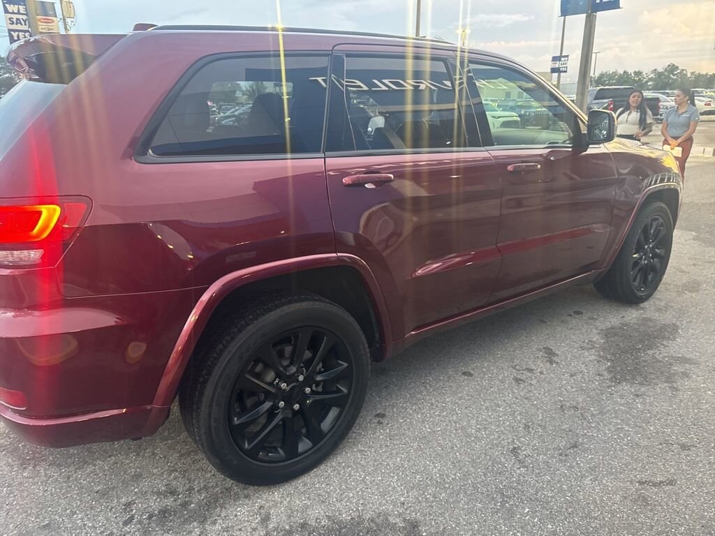 Used 2021 Jeep Grand Cherokee Laredo SUV