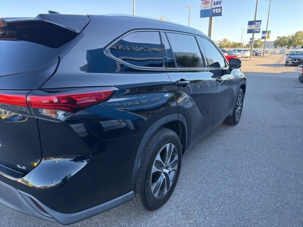 Used 2021 Toyota Highlander XLE SUV
