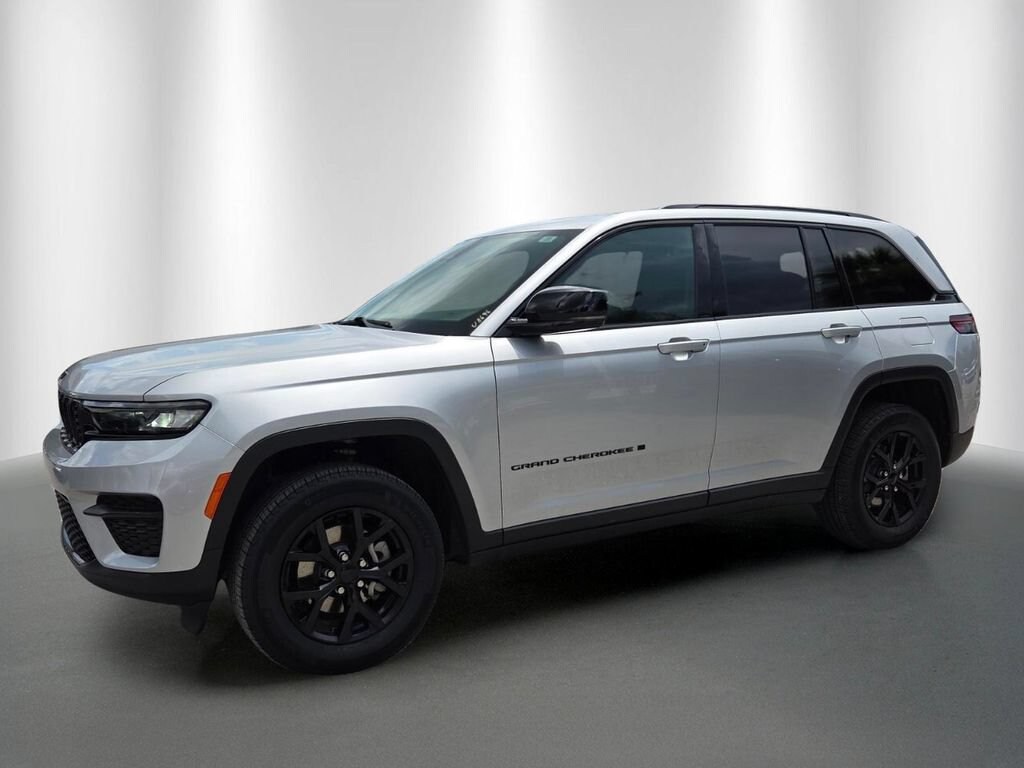 Used 2025 Jeep Grand Cherokee Laredo SUV