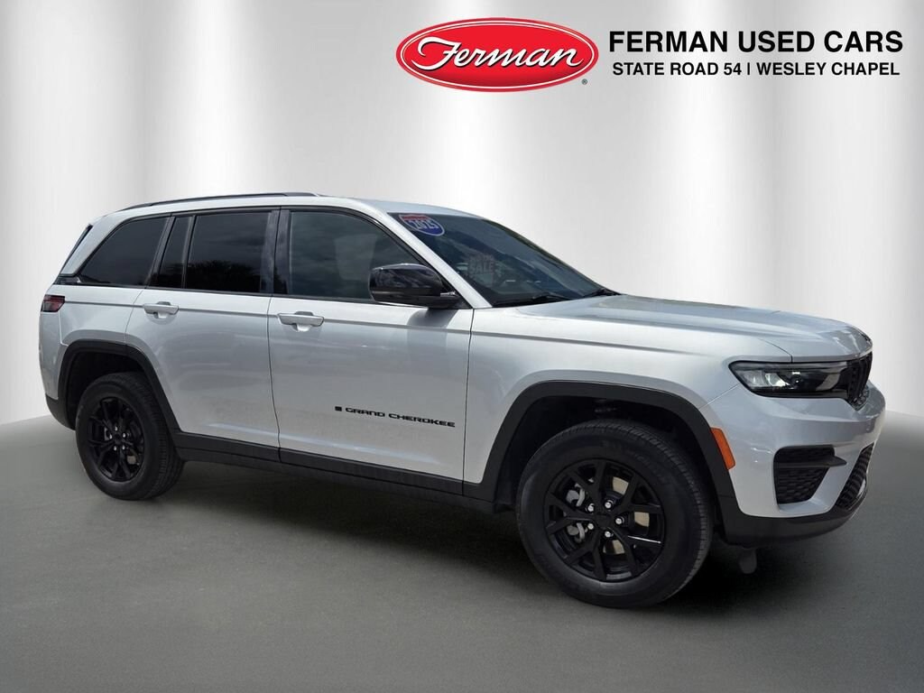 Used 2025 Jeep Grand Cherokee Laredo SUV