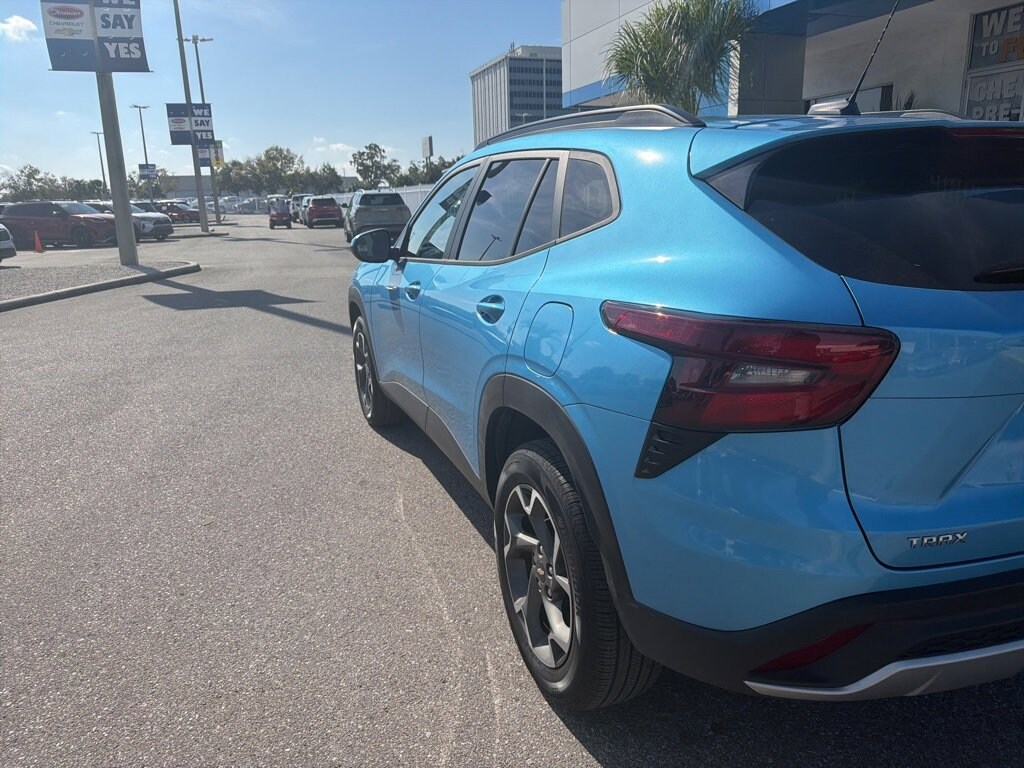 Used 2025 Chevrolet Trax LT SUV