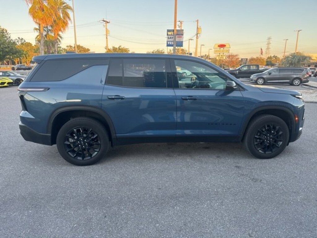 Used 2024 Chevrolet Traverse LS w/2LS SUV