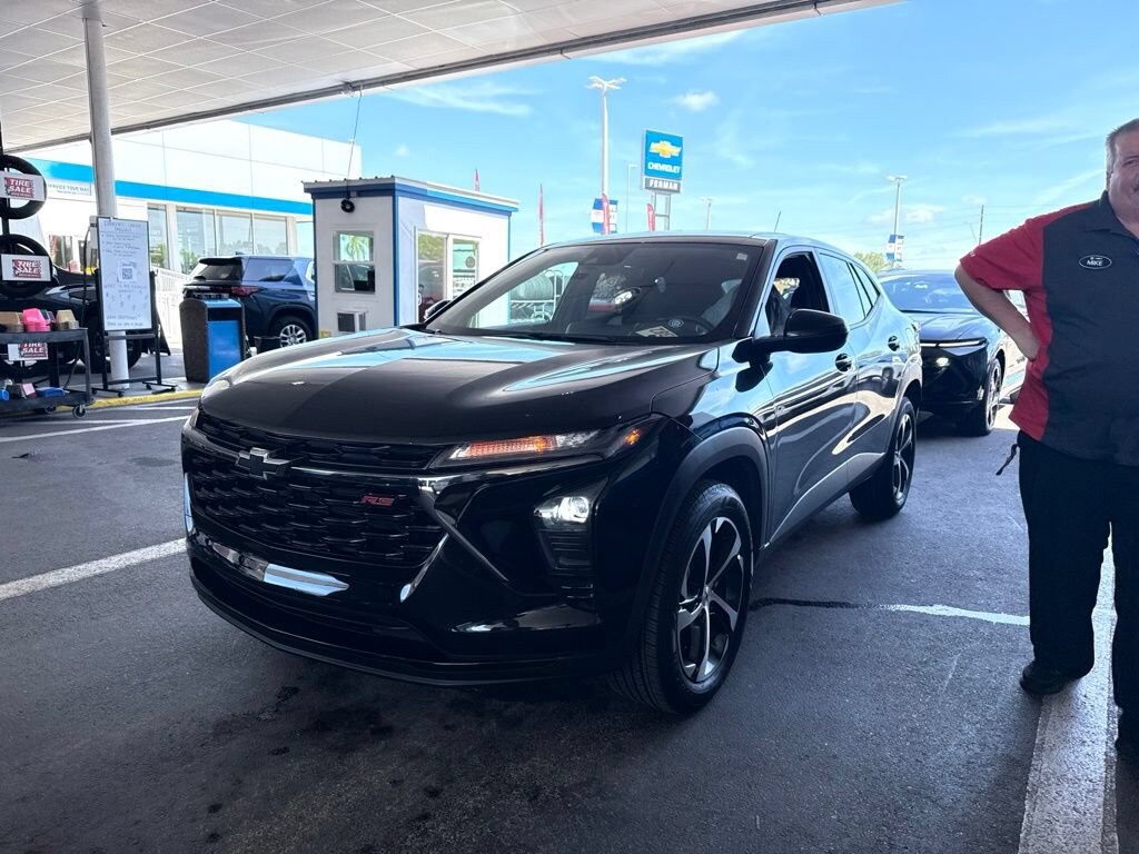 Used 2025 Chevrolet Trax 1RS SUV