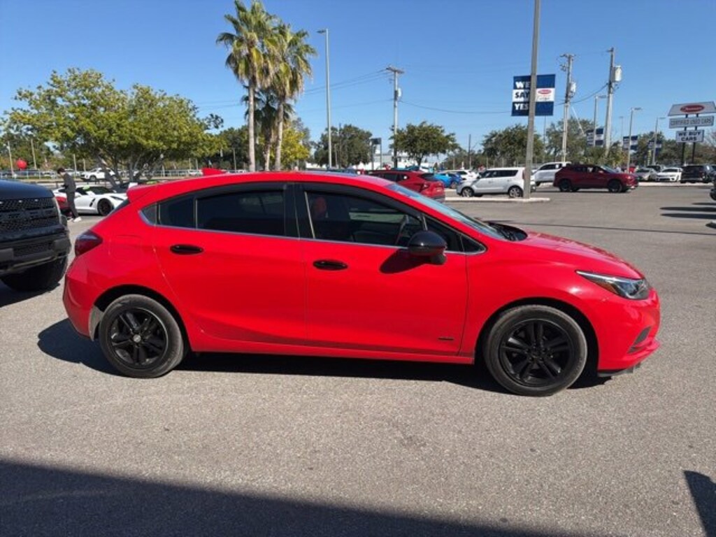 Used 2017 Chevrolet Cruze LT Auto Hatchback