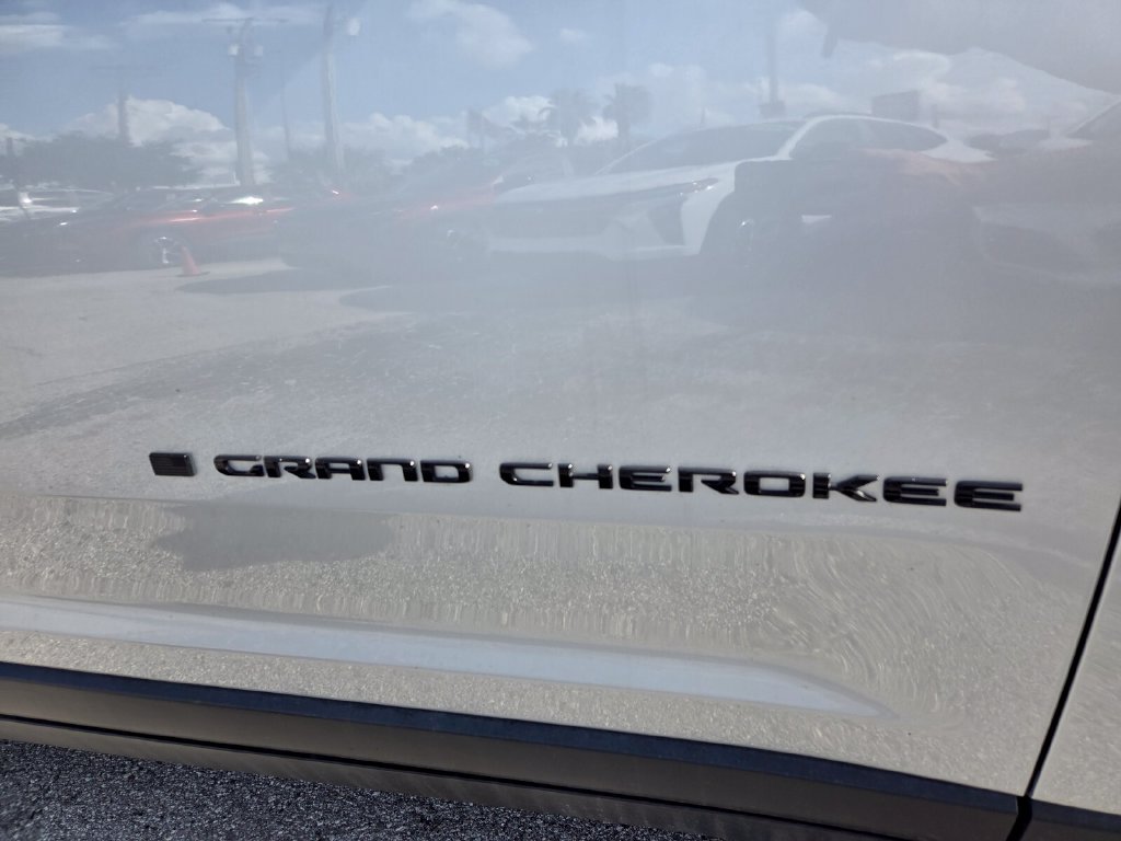 Used 2025 Jeep Grand Cherokee Laredo SUV
