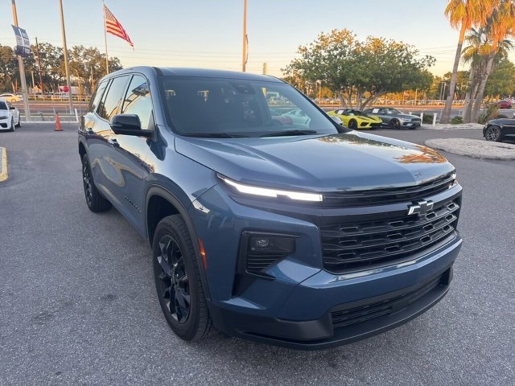 Used 2024 Chevrolet Traverse LS w/2LS SUV