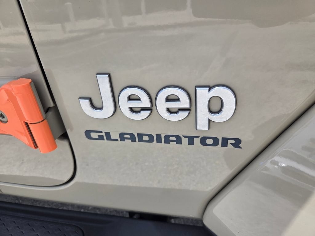 Used 2020 Jeep Gladiator Overland Truck Crew Cab