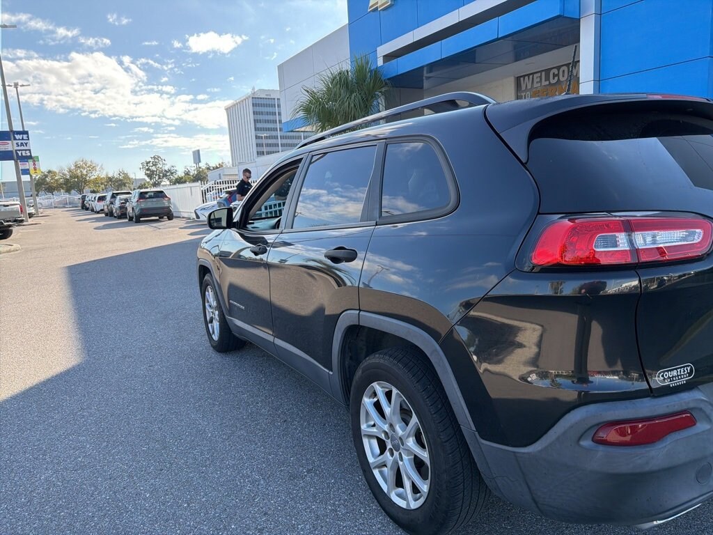 Used 2016 Jeep Cherokee Sport FWD SUV