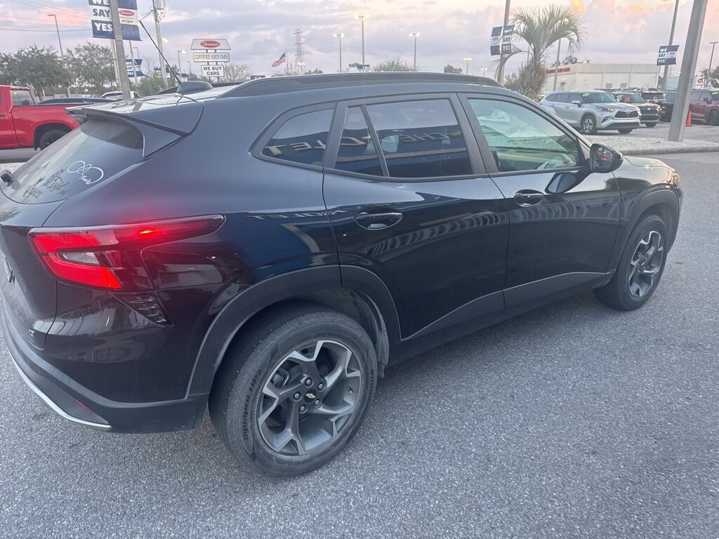 Used 2025 Chevrolet Trax LT SUV