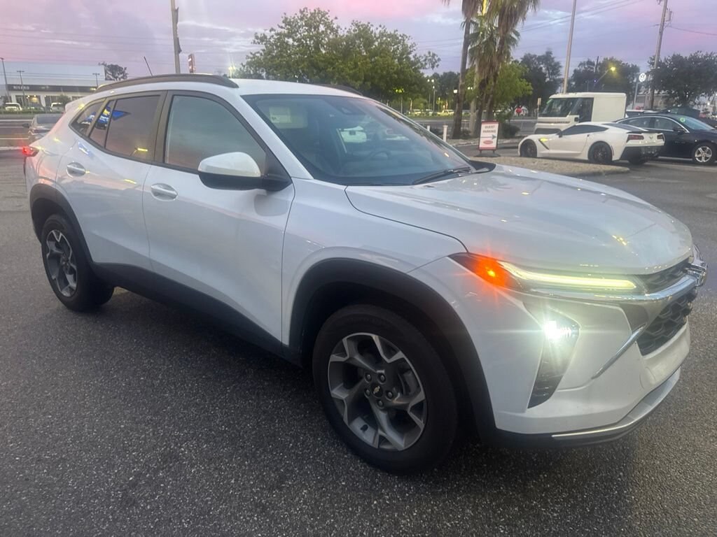 Used 2025 Chevrolet Trax LT SUV