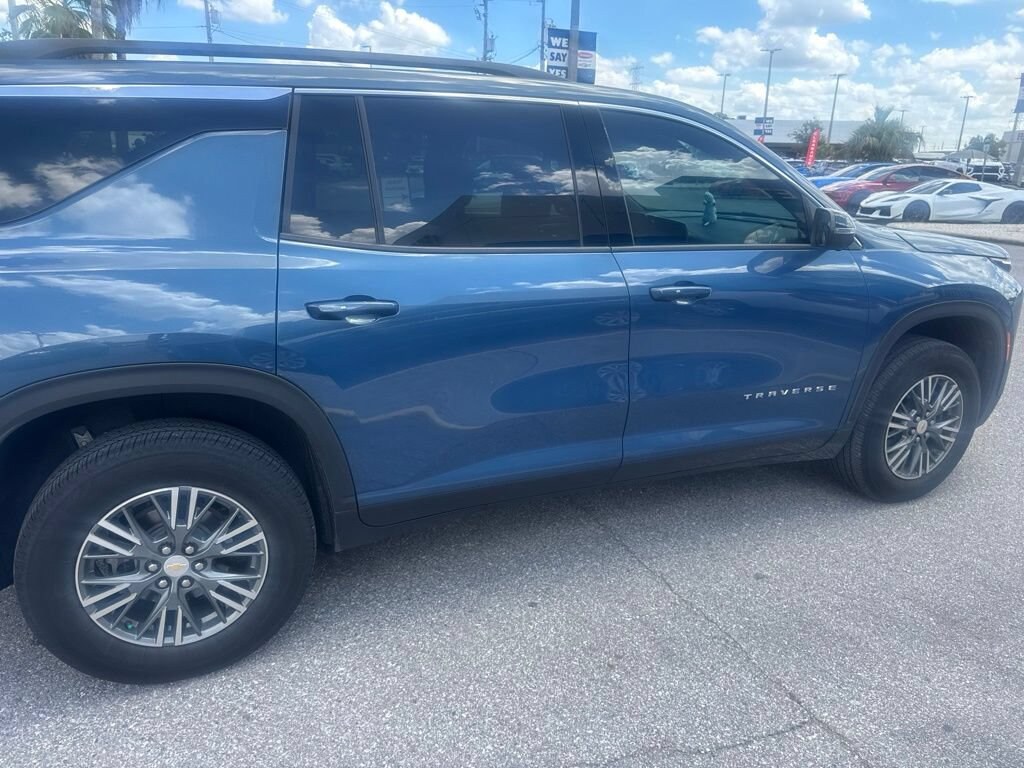 Used 2024 Chevrolet Traverse LT SUV