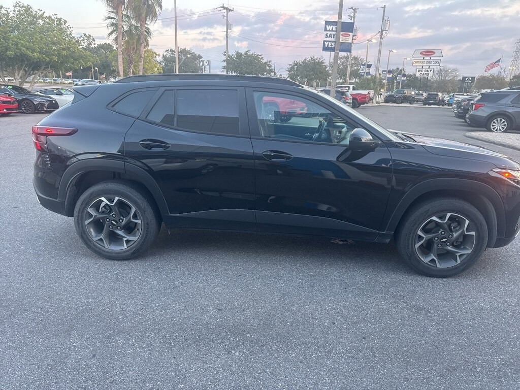 Used 2025 Chevrolet Trax LT SUV