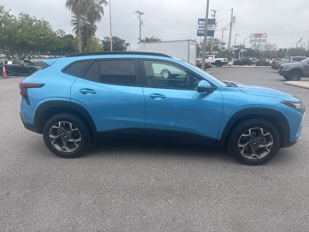 Used 2025 Chevrolet Trax LT SUV