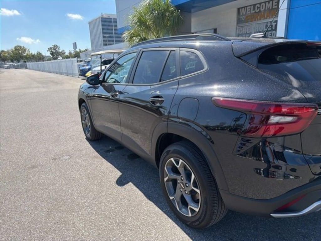 Used 2025 Chevrolet Trax LT SUV