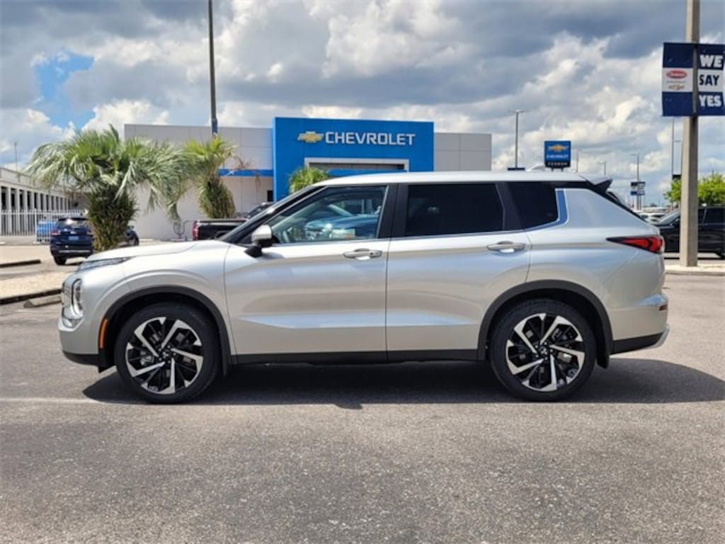 Used 2023 Mitsubishi Outlander SE SUV