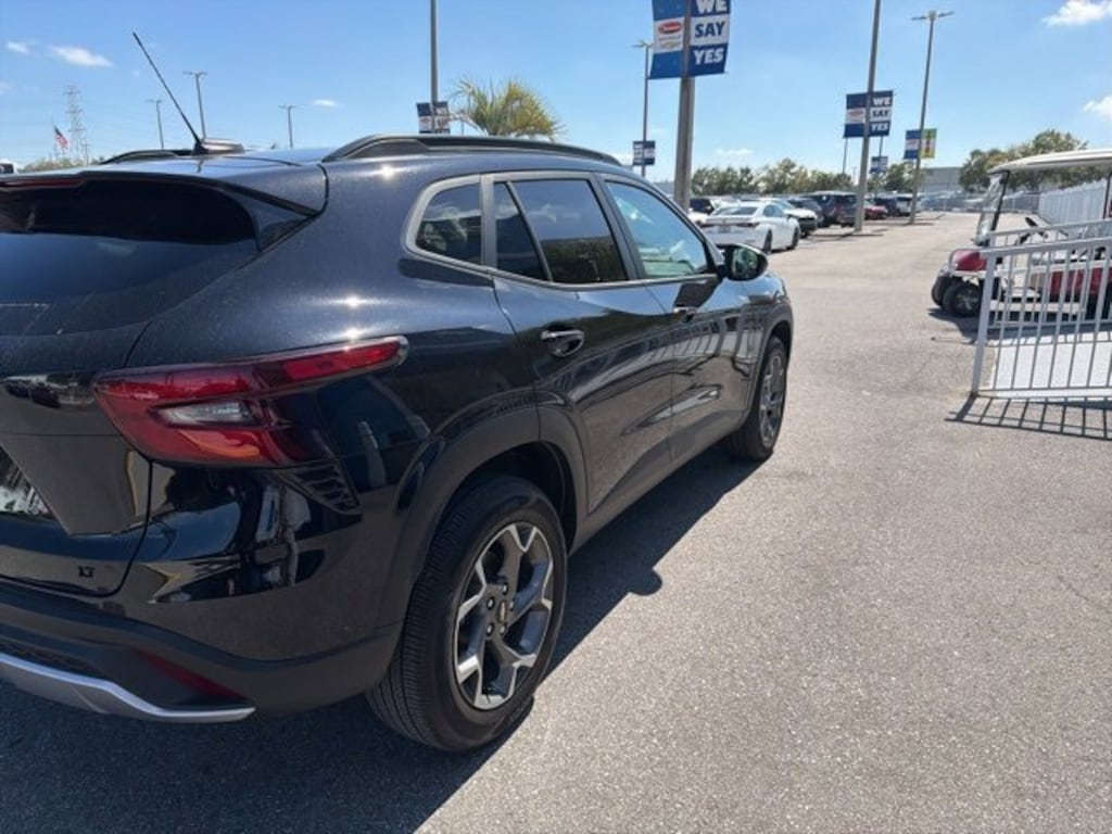 Used 2025 Chevrolet Trax LT SUV