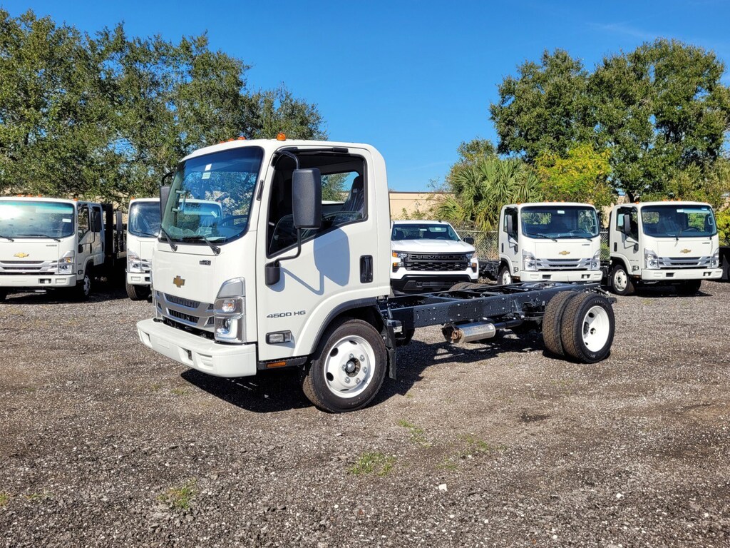 New 2025 Chevrolet 4500 HG LCF Gas 132.5" Wheelbase Truck Regular Cab