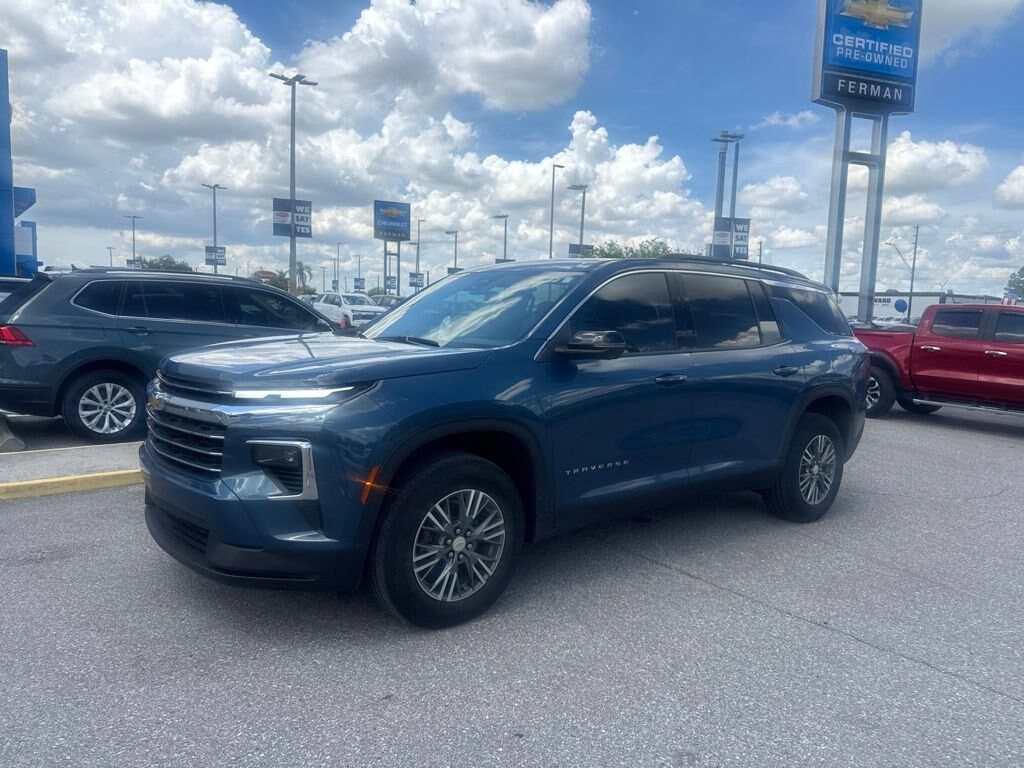 Used 2024 Chevrolet Traverse LT SUV