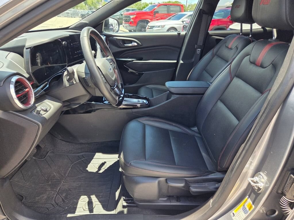 Used 2025 Chevrolet Trax 2RS SUV