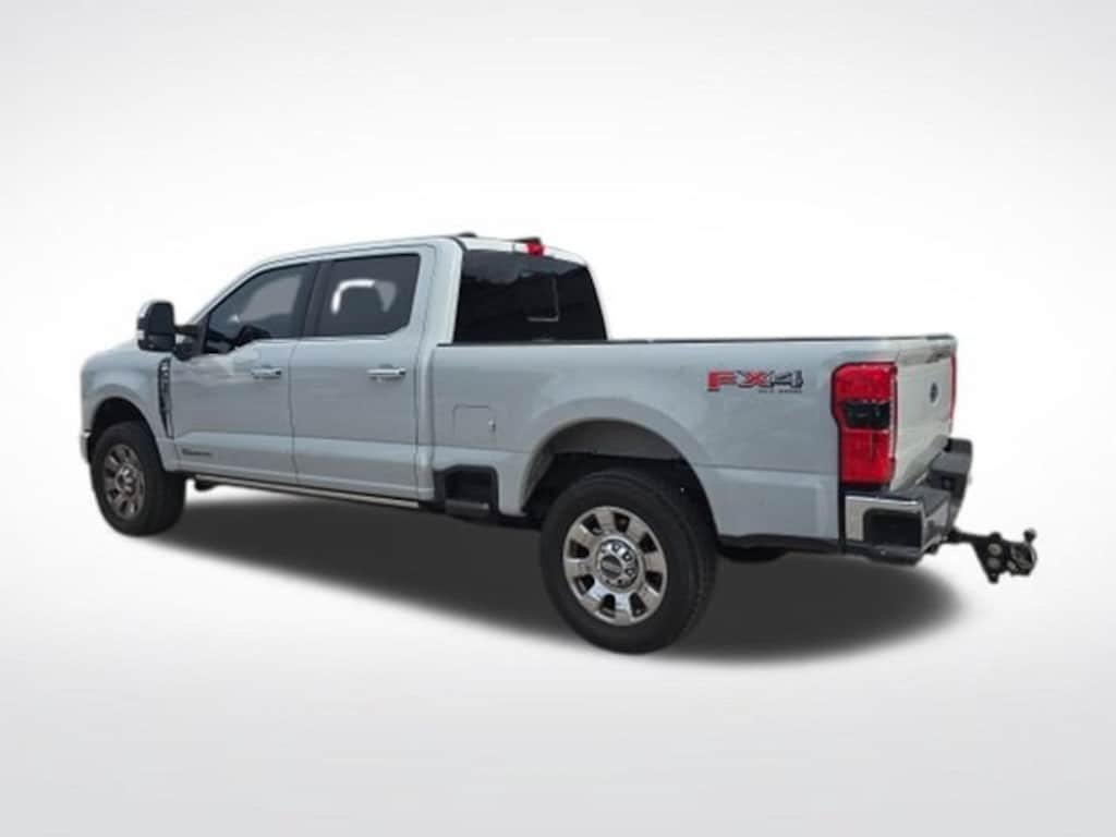 Certified 2025 Ford F-250SD Lariat Truck Crew Cab