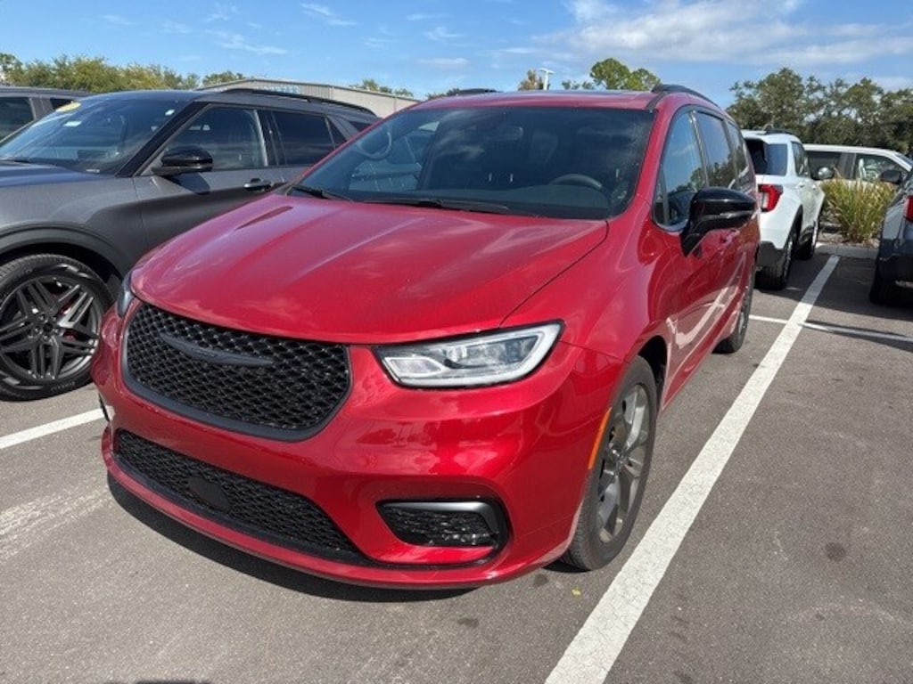 Certified 2025 Chrysler Pacifica Limited Van Passenger Van