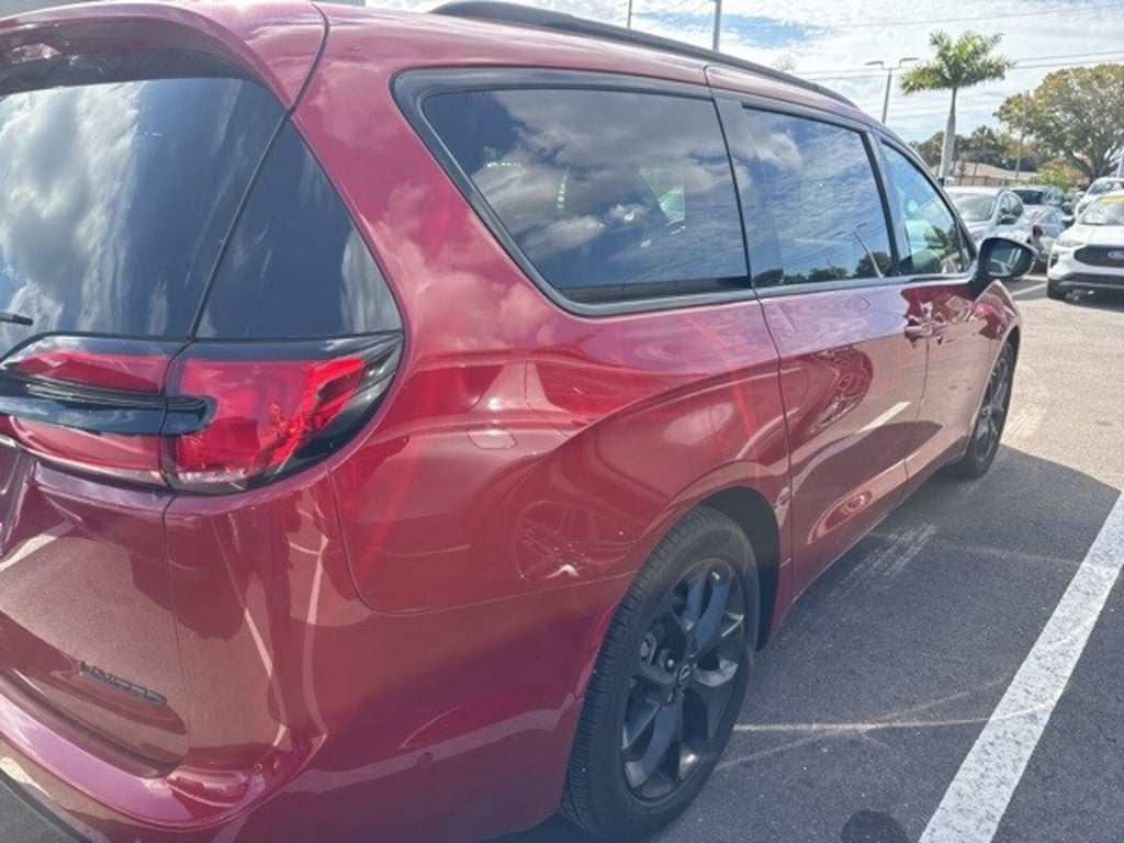 Certified 2025 Chrysler Pacifica Limited Van Passenger Van