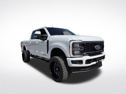 2023 Ford F-250SD Lariat Truck Crew Cab