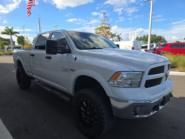 2017 Ram 1500 SLT photo 3