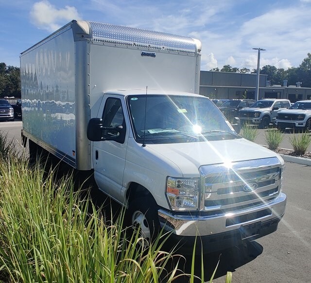 2026 Ford E-450 photo 3
