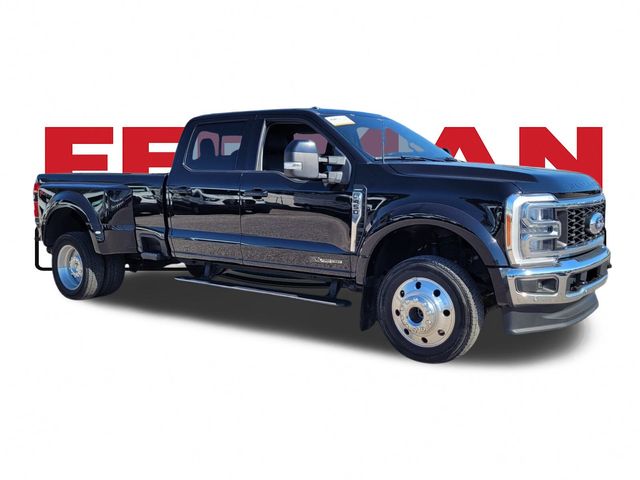 2023 Ford F-450 Super Duty Lariat's photo