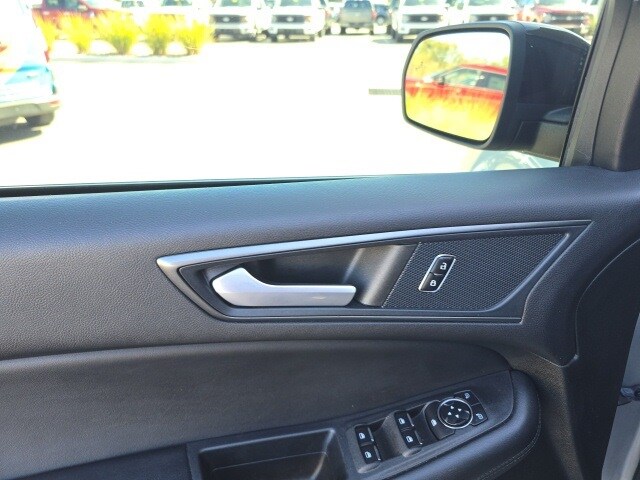 2023 Ford Edge SE photo 3