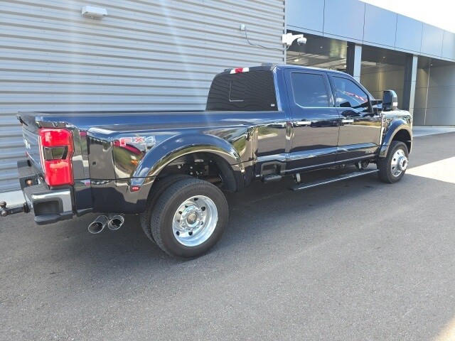 2025 Ford F-450 photo 2