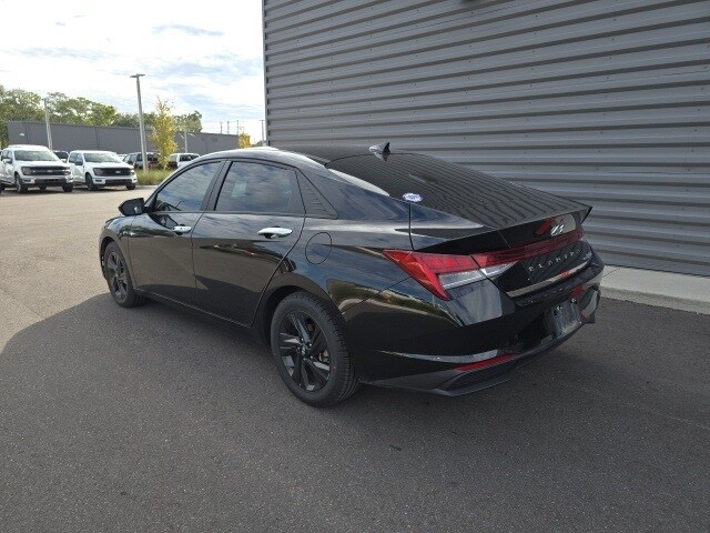 2023 Hyundai Elantra Hybrid Blue photo 2