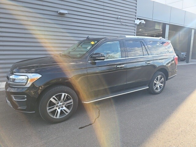 2022 Ford Expedition MAX Limited photo 2