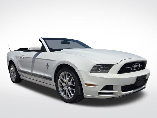 2013 Ford Mustang V6 Premium's photo