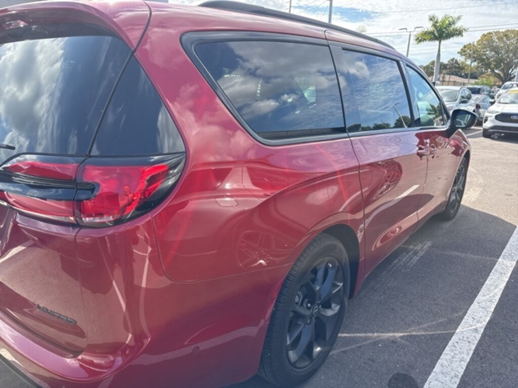 Used 2025 Chrysler Pacifica Limited Van Passenger Van