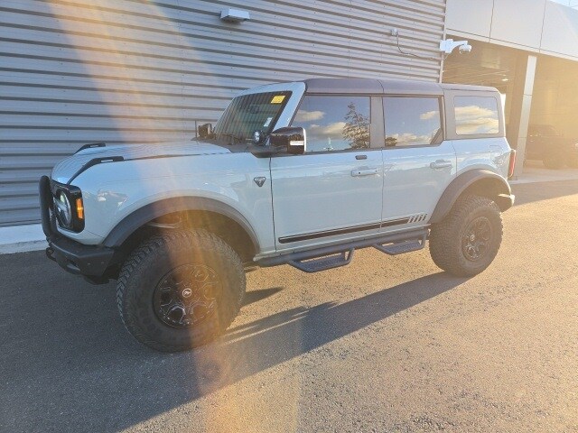 2021 Ford Bronco First Edition photo 2