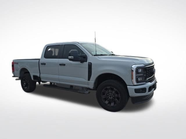 2025 Ford F-250 XL 4x4 Crew Cab 6-3/4' Box's photo