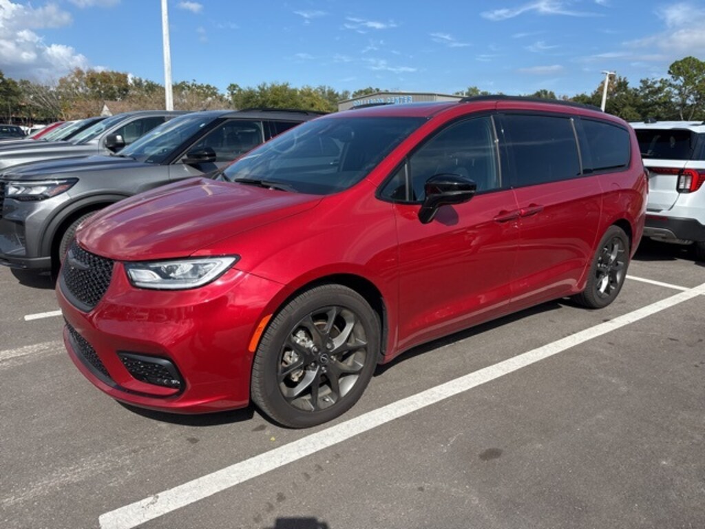 Used 2025 Chrysler Pacifica Limited Van Passenger Van