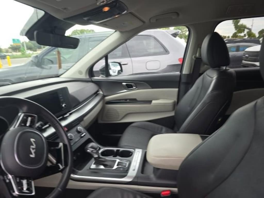 Certified 2024 Kia Carnival LX MPV