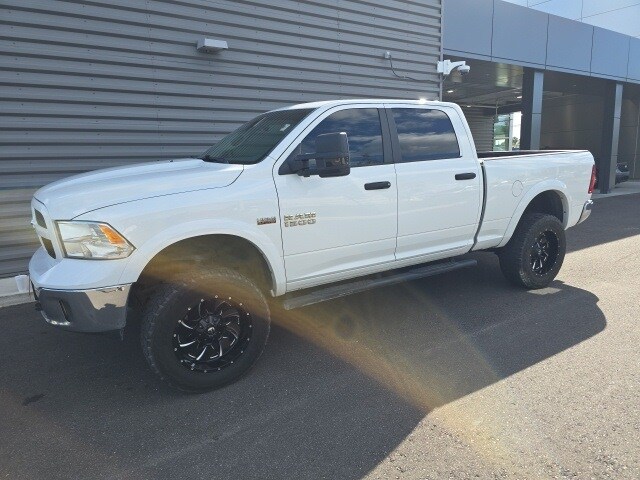 2017 Ram 1500 SLT photo 2